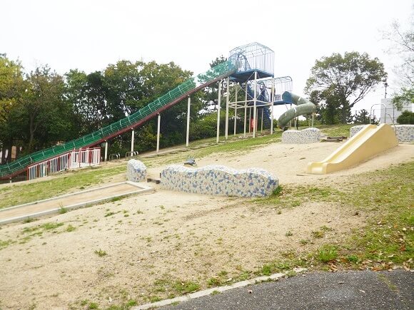 高石児童遊技場の一番長い滑り台