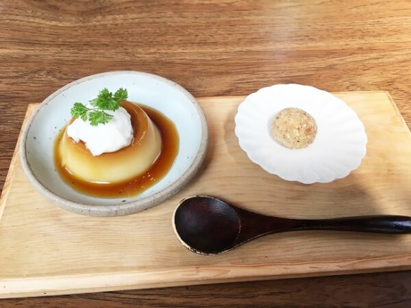 食後のデザートのプリン