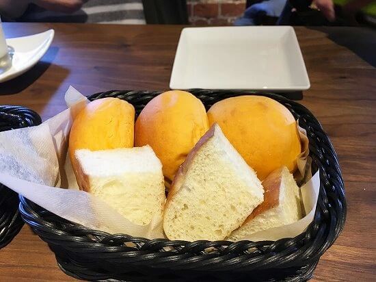 2種類のパンが提供