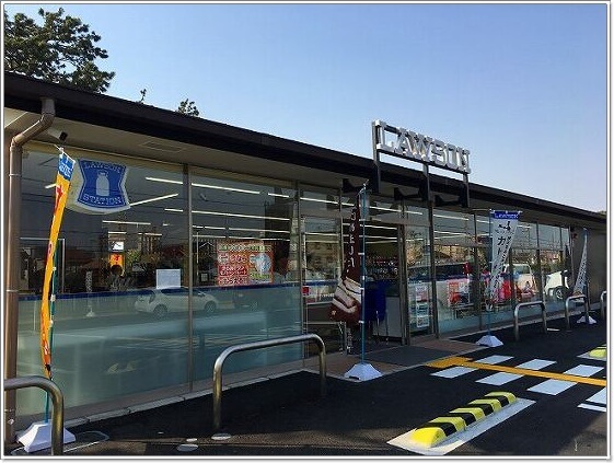 ローソン浜寺公園店の道路側からの様子