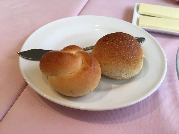 2種類の自家製パン