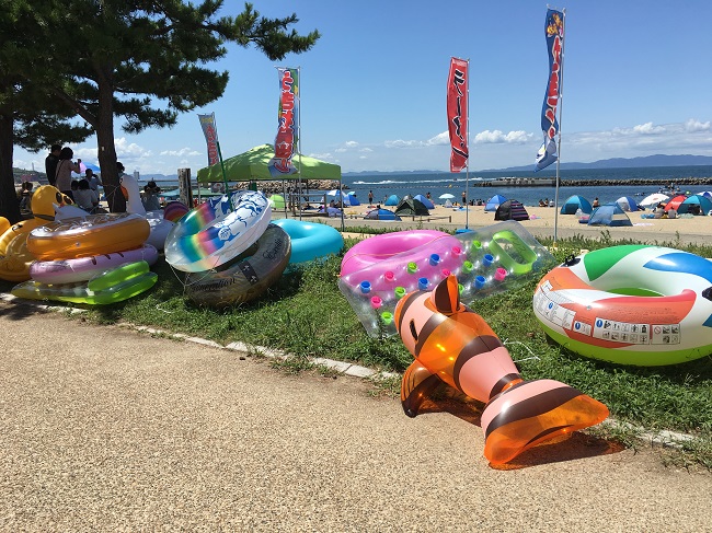 輪や魚の形をしたレンタル浮き輪