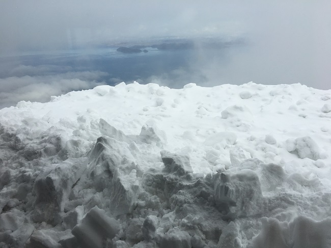 テラスの雪の状態