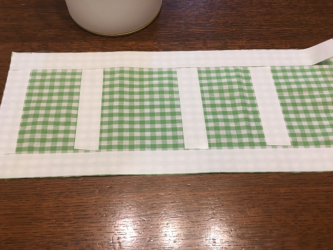 f:id:nyuuko:20180117110148j:plain 布に両面ープを貼る
