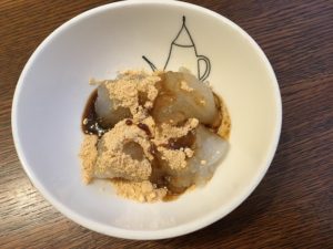 簡単『黒蜜わらび餅』とおまけ『ブルーベリーわらび餅』のレシピ