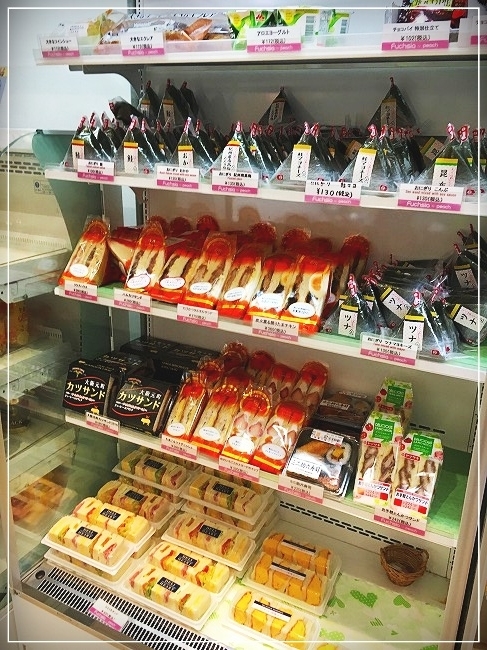 売店でおにぎりを購入