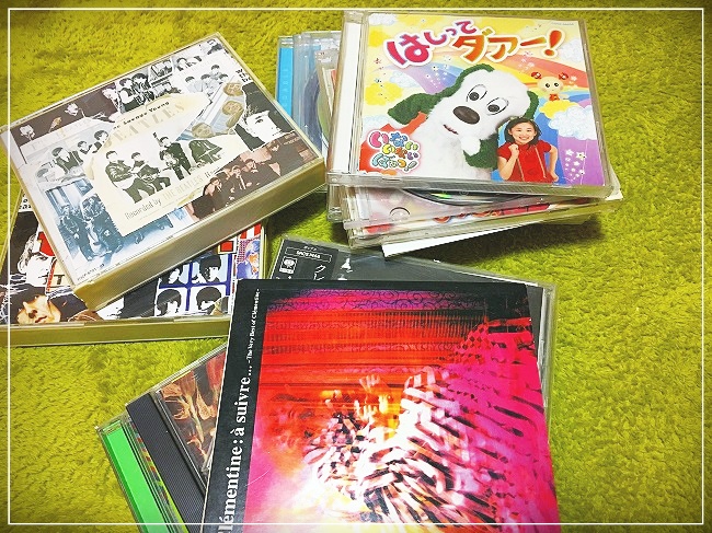 処分するCDの数々