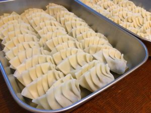 餃子づくりは子供と一緒にすると楽しさ倍増！色んな形がおもしろい