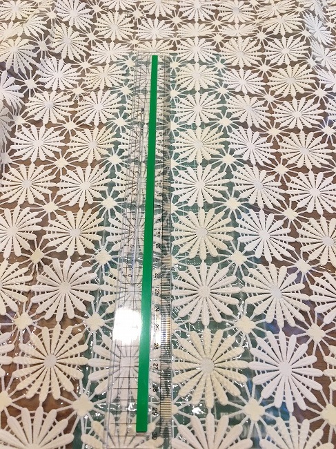 花柄にそって切るだけ