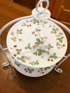 折りたためるケーキスタンドでおやつの時間を可愛くおしゃれに演出！