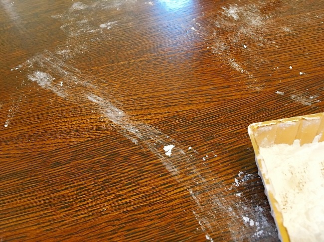 めっちゃテーブルが粉糖で白くなりました
