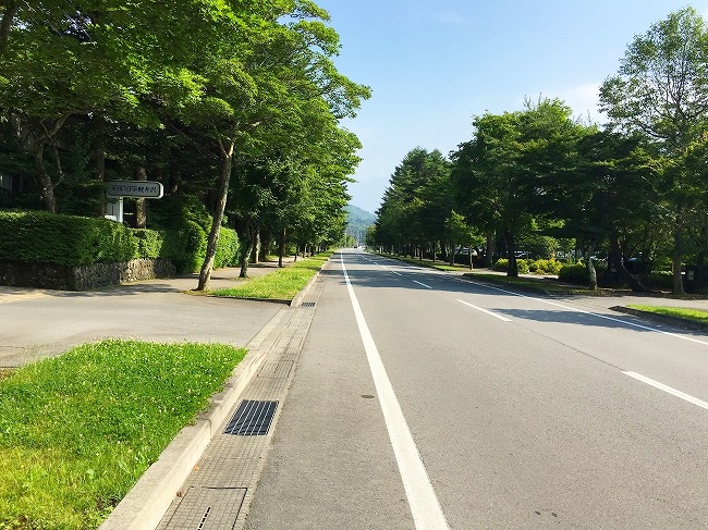 ホテルマロウド軽井沢の前の道