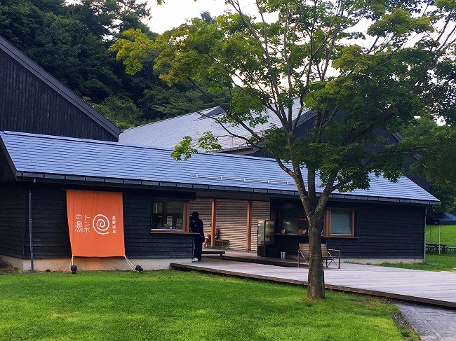 トンボの湯の外観