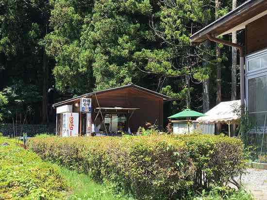 釣り堀の受付建物