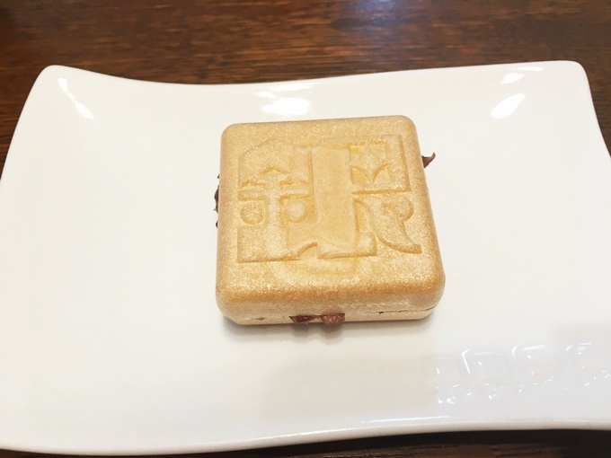 「銀座」であんこをはさみました