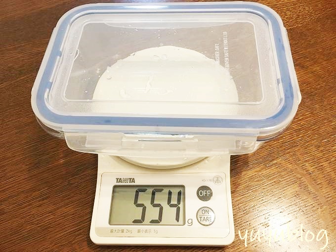 ガラス容器の重さは554g