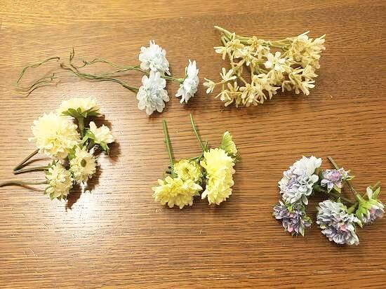 造花の茎部分を切る