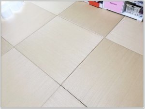 畳をめくって床掃除。息がとまるくらいゴミがあって衝撃的だった