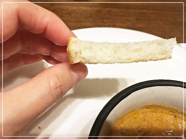 トーストしたパンネルの食パン