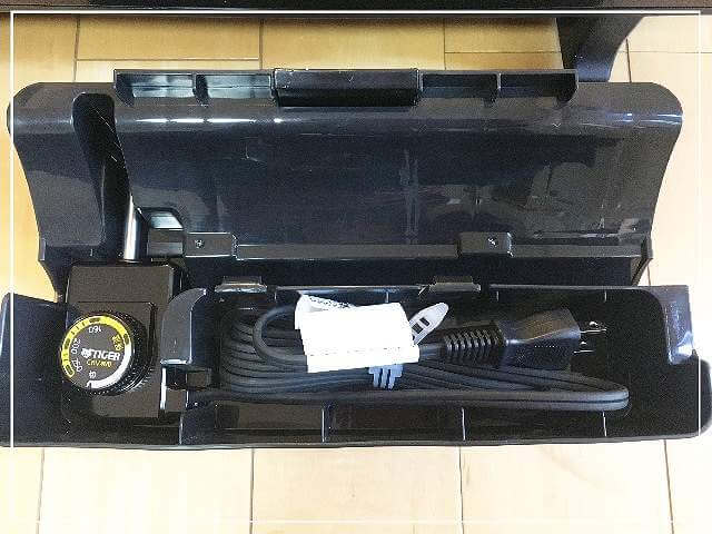 収納スタンドに電源コードが収納できる