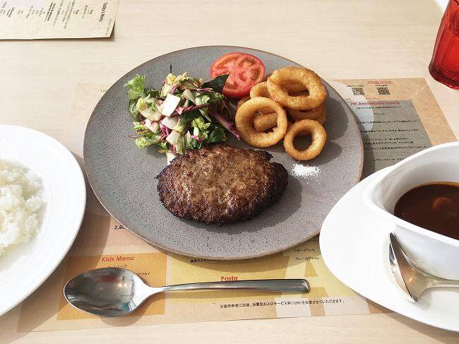 メインのハンバーグ