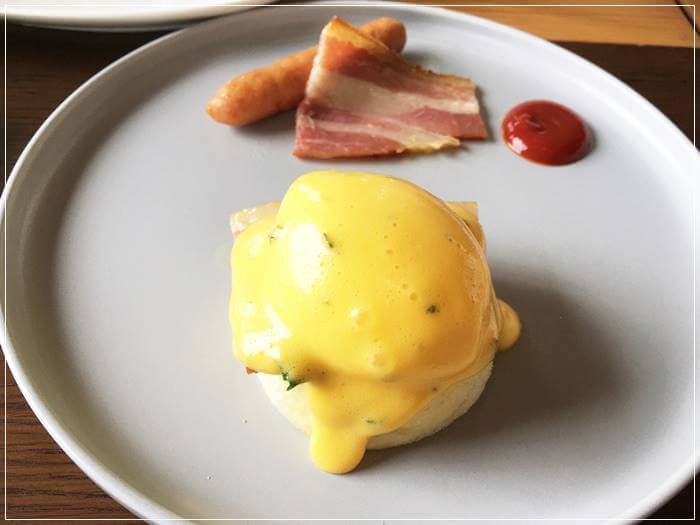 オリエンタルホテル神戸の朝食の卵料理はエッグベネディクトをチョイス