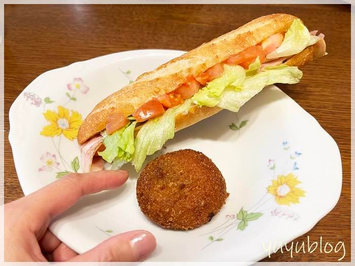 「パンで」のBLTとカレーパン