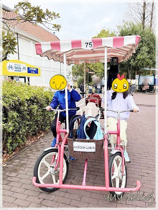 ハウステンボスのファミリー用自転車に乗る子ども達