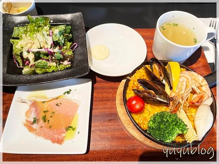 地中海レストラン「アブサンソラー」のパエリアランチ