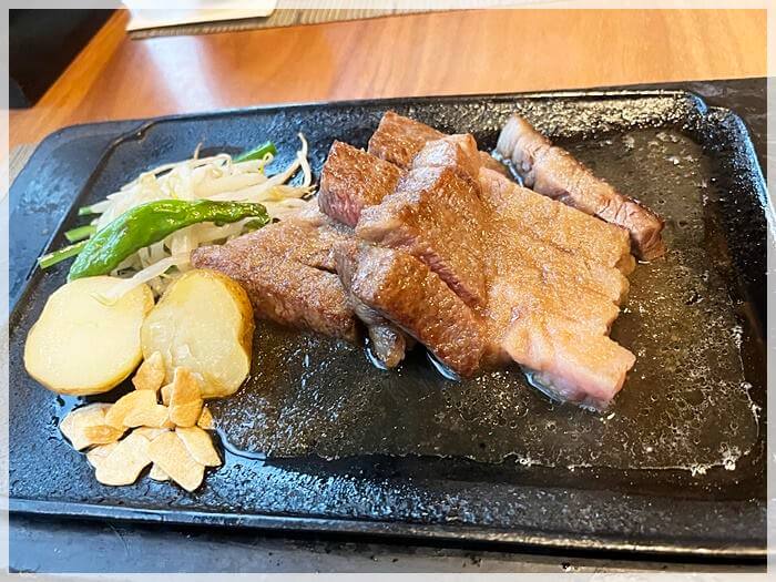 三井ガーデンホテル大阪プレミア内のレストラン「博多廊」のレモンステーキ