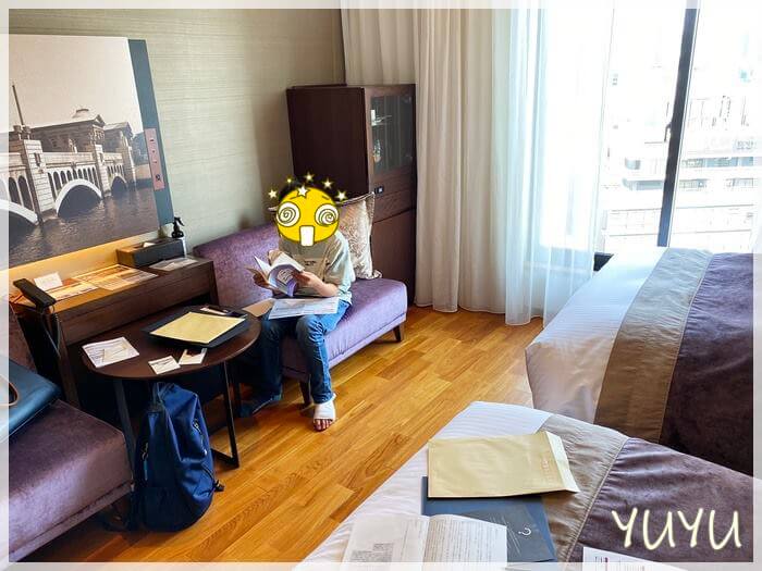 夫と一緒に三井ガーデンホテル大阪プレミアで謎解きをする息子