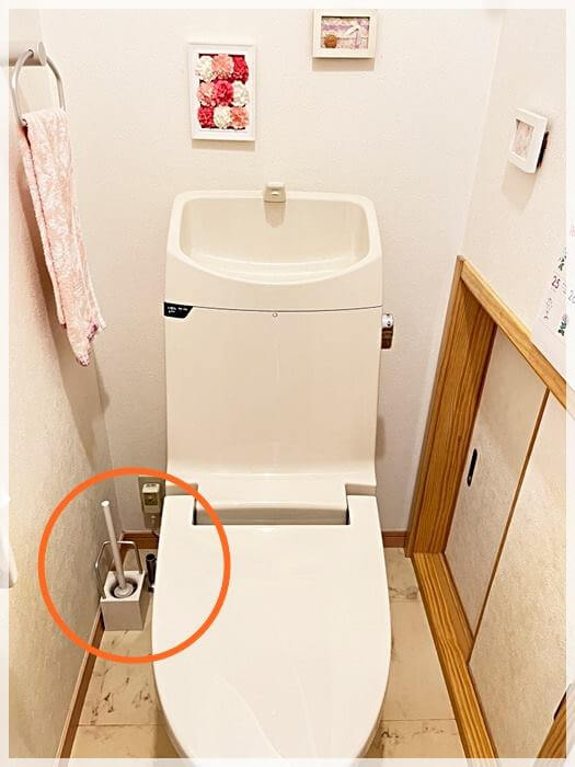 トイレの床に置いていたトイレブラシ