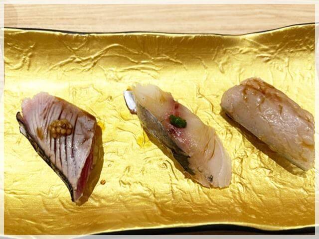 阪急百貨店寿司屋「すし淡鮃」秋のお寿司のカマスと太刀魚とカツオ