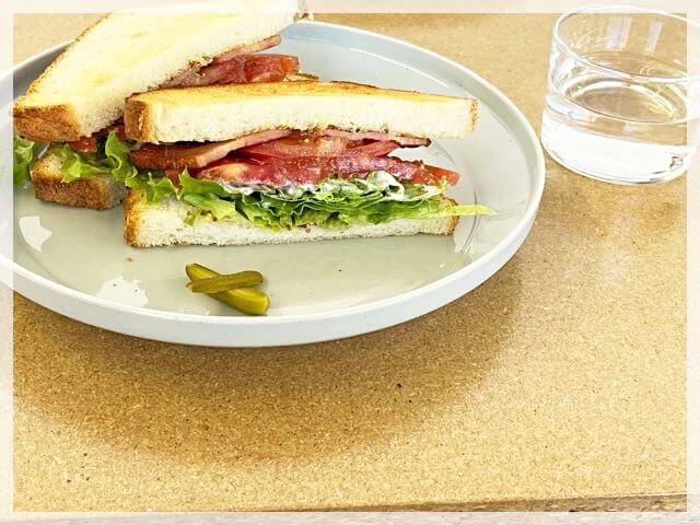 京セラ美術館カフェ「エンフューズ」のサンドイッチ