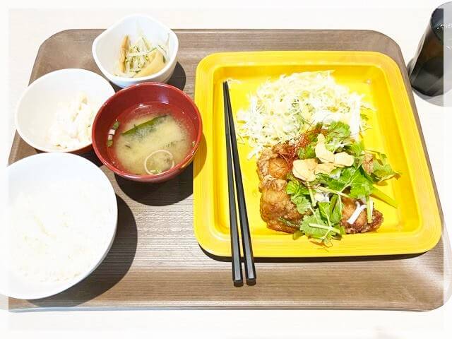 近大東大阪キャンパスの「THE CHARGING PIT&DINER」の定食A