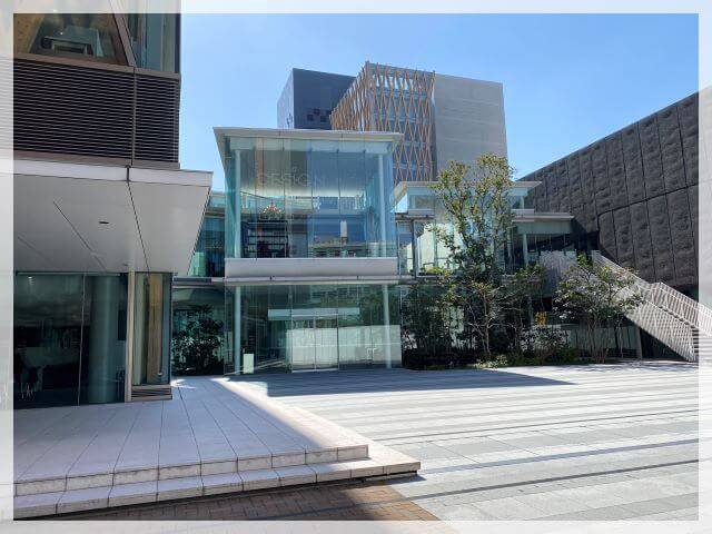近大東大阪キャンパスのアカデミックシアターの外観