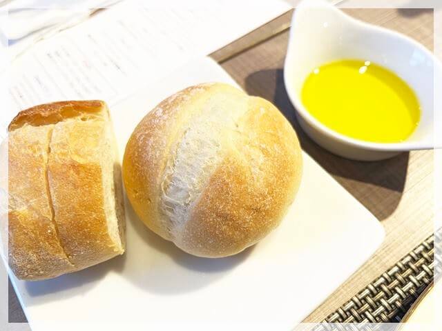 白浜マリオットの夕食コースのパン2種
