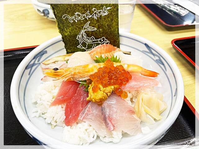 白浜「とれとれ市場」の特上海鮮丼