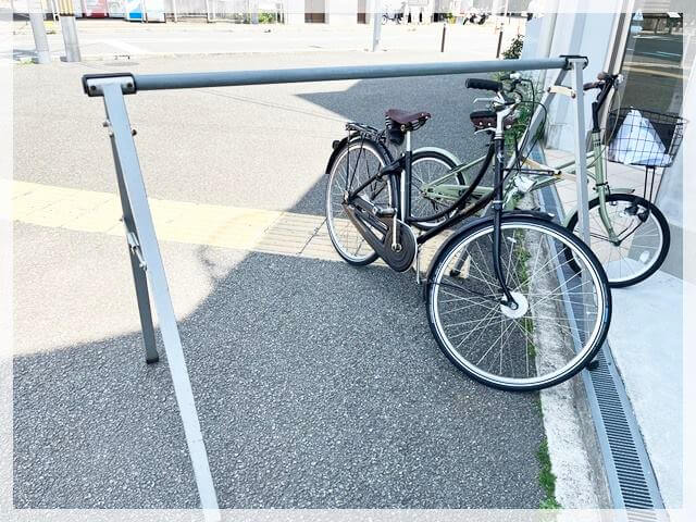 浜寺公園前のカフェ「バトン」の自転車スタンド