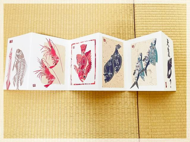 お魚カードゲーム「ととあわせ」の英語バージョンに入っているポストカード
