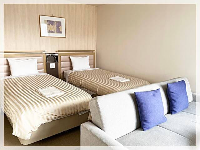 星野リゾートトマム「ザ・タワー」スタンダードフォースの部屋の奥のベッド2台