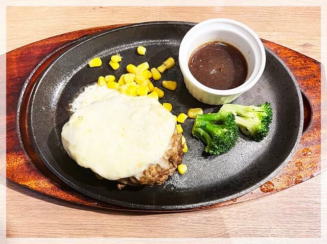 星野リゾートトマムのレストラン「カロマ・ステーキダイナー」のハンバーグ