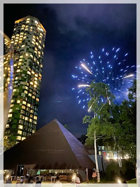 星野リゾートトマムで花火が上がっているところ