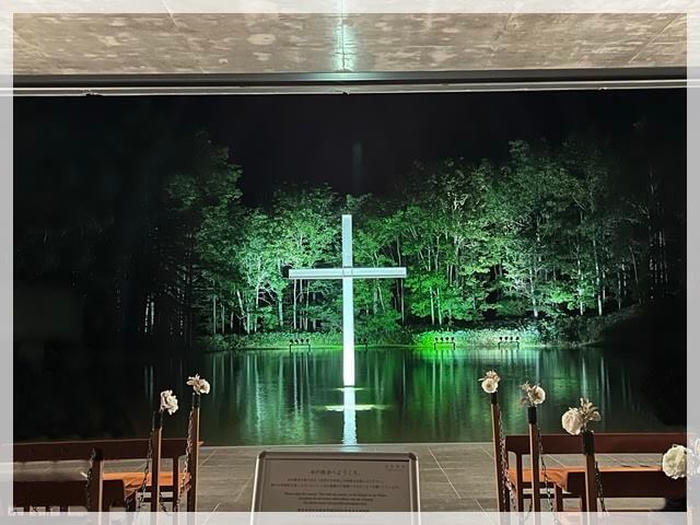 北海道トマムの「水の教会」（夏の夜）