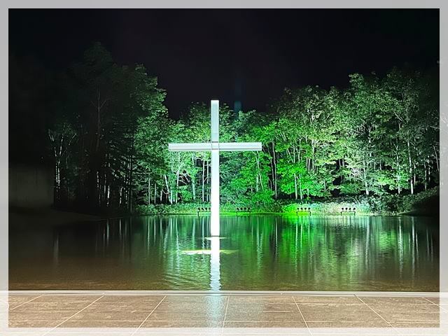 「水の教会」の礼拝堂
