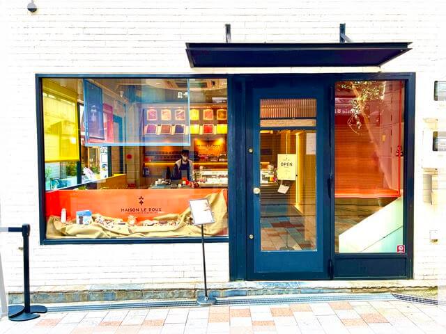 元祖塩キャラメルのフランス「メゾン・ルルー」神戸三宮店の外観