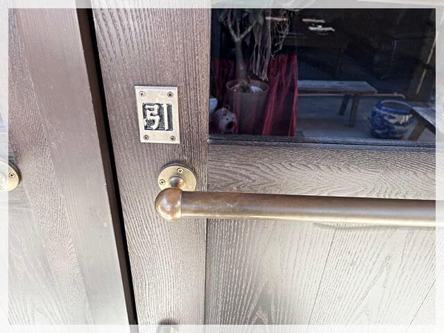 堺諏訪ノ森のお洒落カフェレストラン「オノマトペ」のドア