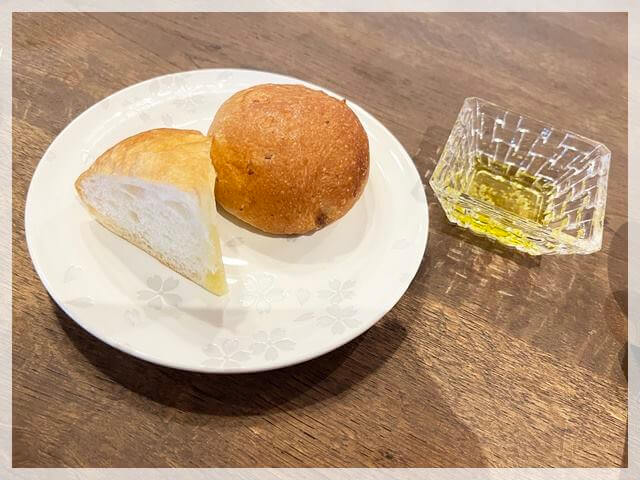 堺諏訪ノ森のお洒落カフェレストラン「オノマトペ」のパン