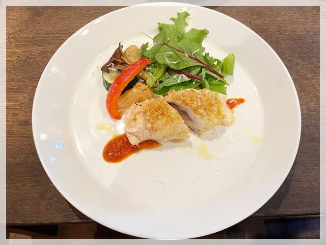 堺諏訪ノ森のお洒落カフェレストラン「オノマトペ」のランチセットのお肉料理