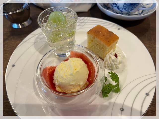 堺諏訪ノ森のお洒落カフェレストラン「オノマトペ」のドルチェ３種盛り合わせ